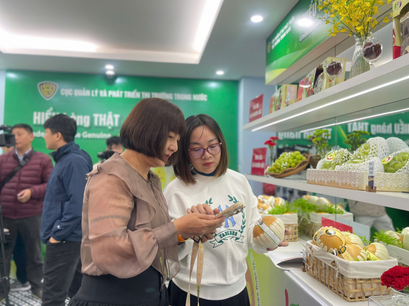 500 sản phẩm thật - giả được trưng bày để người dân nhận diện -0