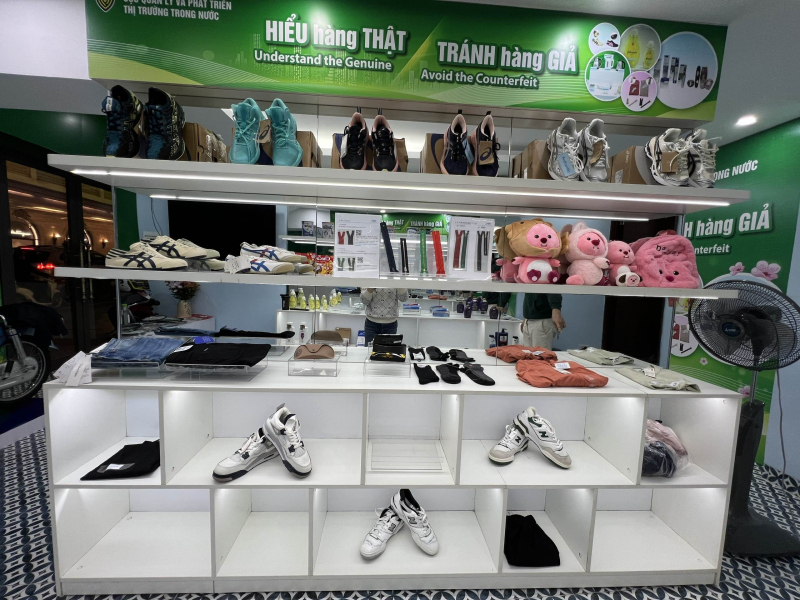 500 sản phẩm thật - giả được trưng bày để người dân nhận diện -0