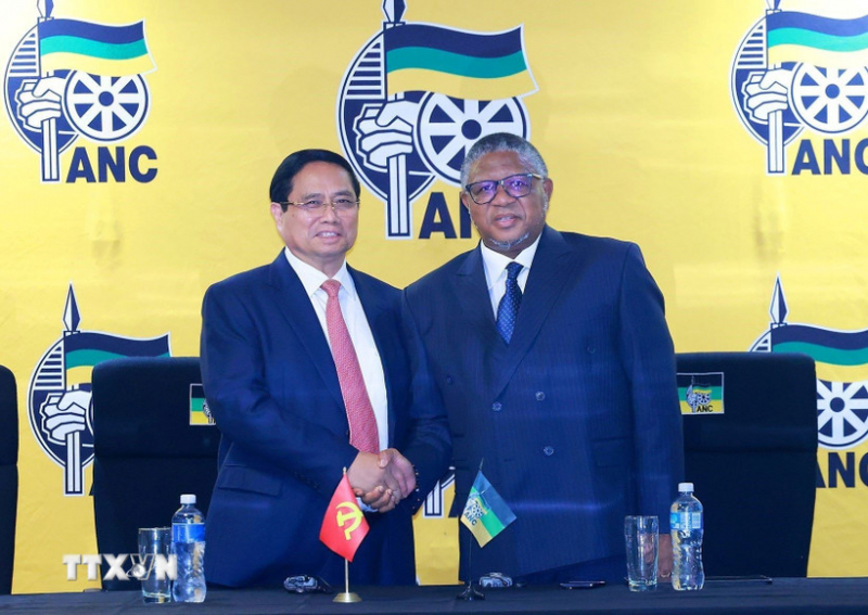 Thủ tướng gặp Tổng Thư ký Đảng ANC: Thúc đẩy hợp tác toàn diện Việt Nam-Nam Phi -0