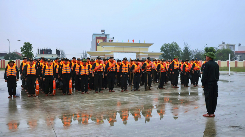 Bộ Tư lệnh Cảnh sát cơ động huy động tối đa lực lượng, ngày đêm hỗ trợ nhân dân vùng lũ miền Trung -0