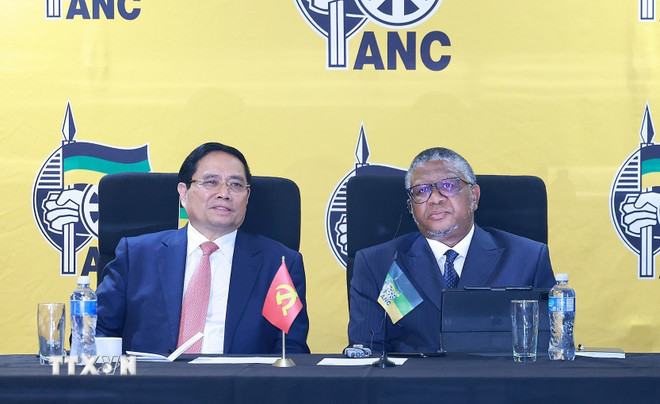 Thủ tướng gặp Tổng Thư ký Đảng ANC: Thúc đẩy hợp tác toàn diện Việt Nam-Nam Phi -0