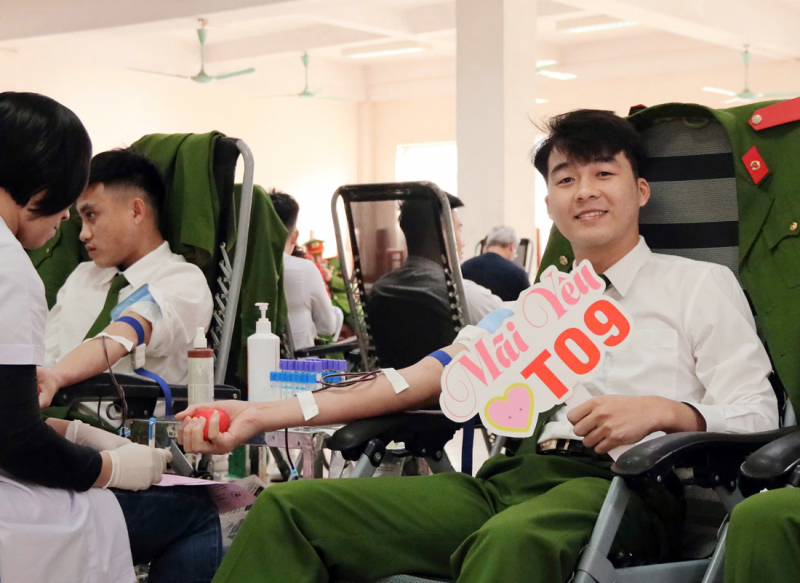 “Giọt máu nghĩa tình vì đồng đội thân yêu” -0