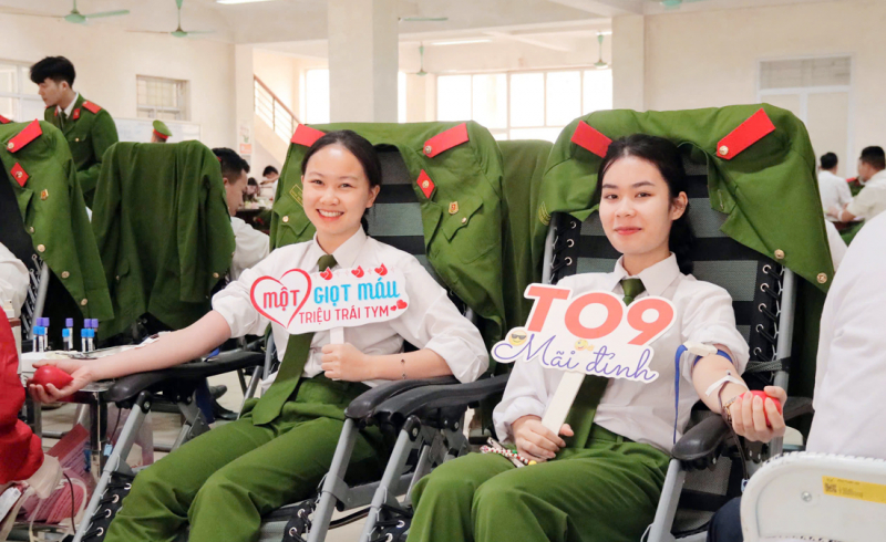 “Giọt máu nghĩa tình vì đồng đội thân yêu” -0