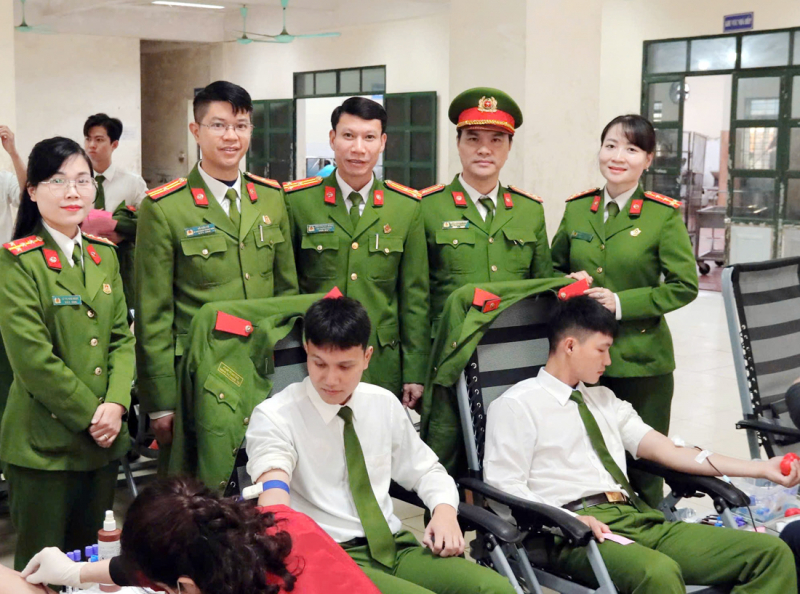 “Giọt máu nghĩa tình vì đồng đội thân yêu” -0