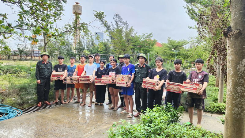 Bộ Tư lệnh Cảnh sát cơ động huy động tối đa lực lượng, ngày đêm hỗ trợ nhân dân vùng lũ miền Trung -0