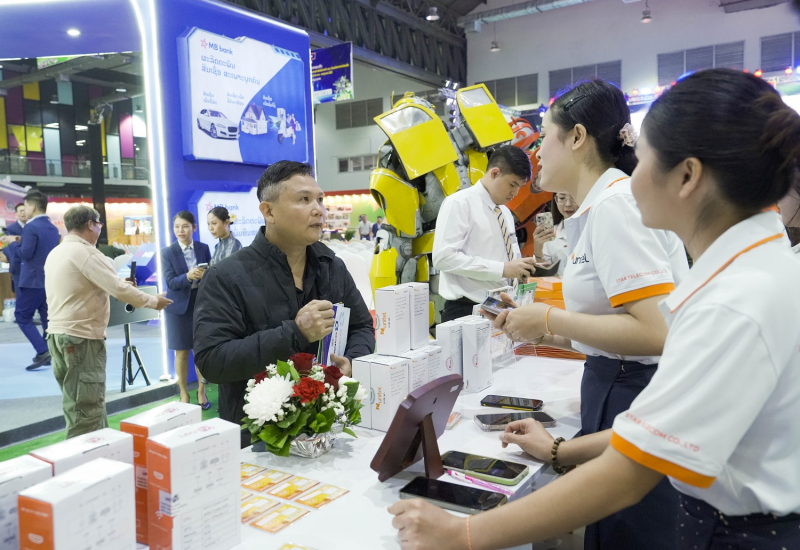 Viettel giới thiệu nhiều công nghệ phục vụ cuộc sống số tại Hội chợ kết nối giao thương Việt Nam – Lào -1