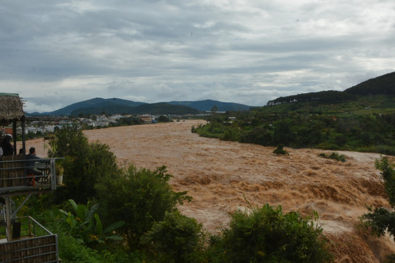 Thủy điện dày đặc và đợt lũ bất thường ở miền Trung, Tây Nguyên -0