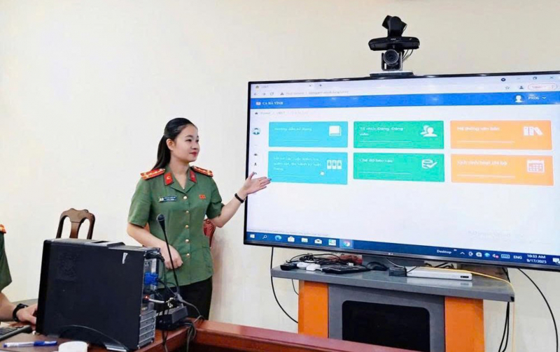 Công an Hà Tĩnh gương mẫu, đi đầu lan tỏa phong trào “Bình dân học vụ số” -0