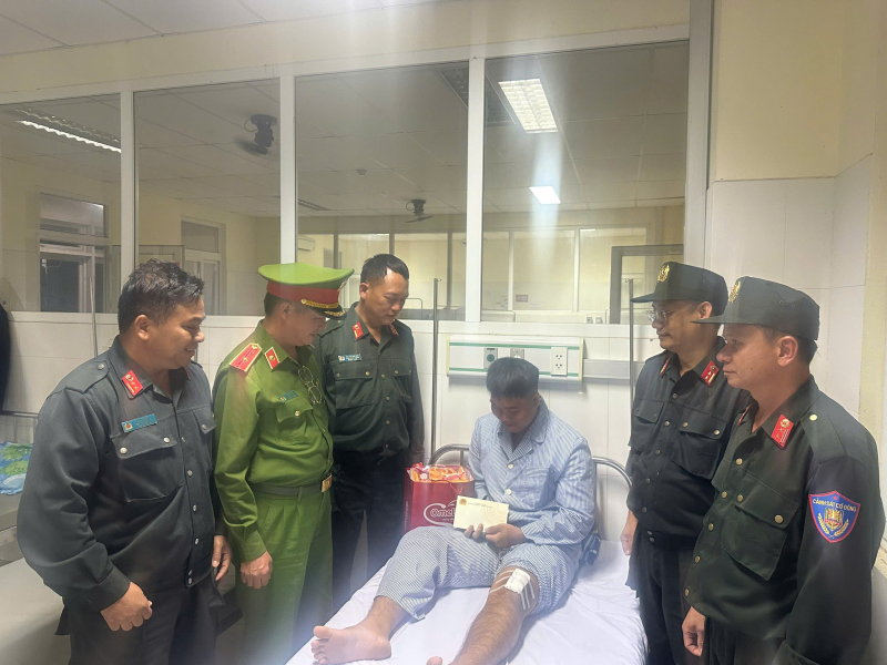 Trung đoàn CSCĐ Nam Trung Bộ hỗ trợ nhân dân các tỉnh Gia Lai, Đắk Lắk, Khánh Hòa phòng, chống lũ lụt -0