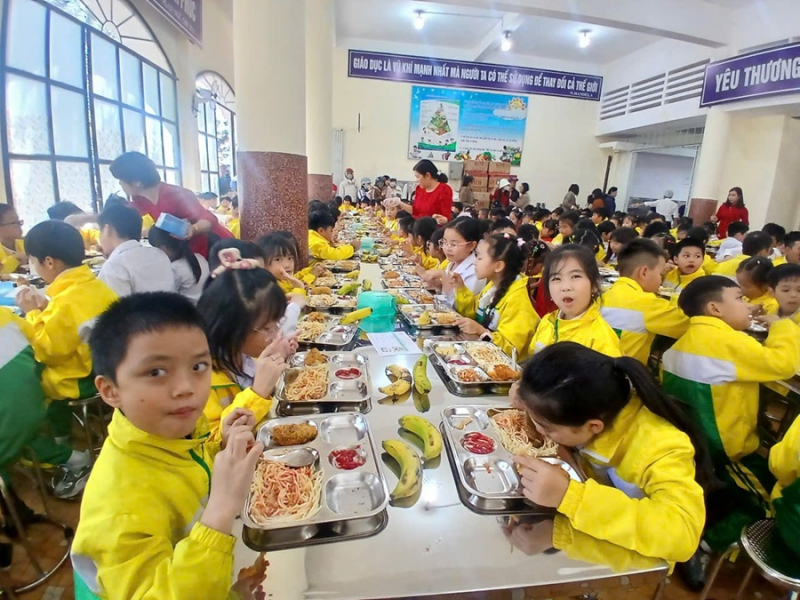 Directorul principal acuzat că a folosit alimente murdare a fost demis din toate funcțiile din Partid -0