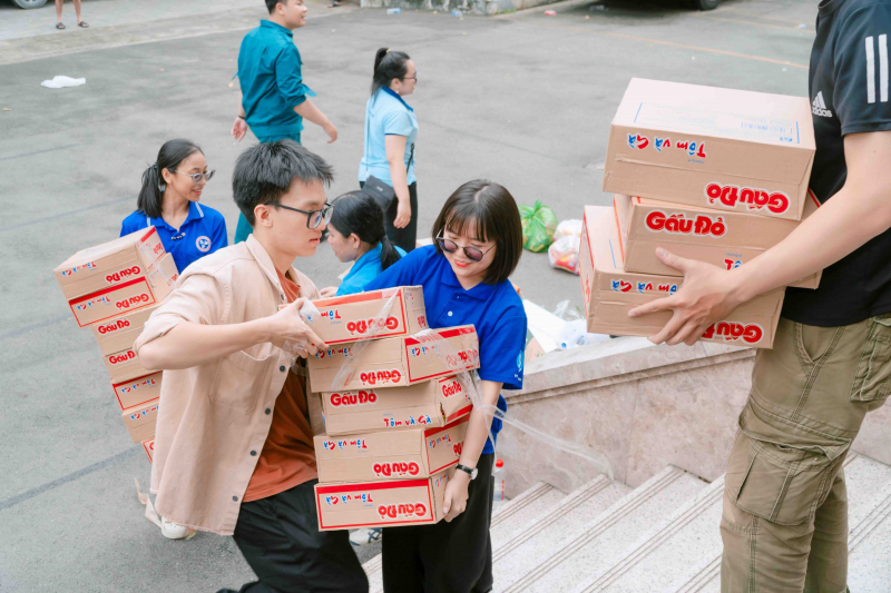 Triệu tấm lòng người dân TP Hồ Chí Minh hướng về đồng bào vùng lũ -0