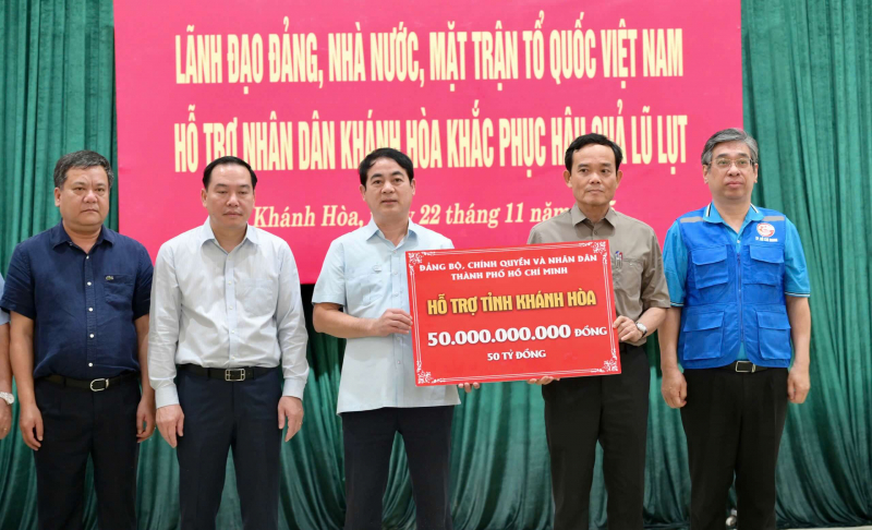 Triệu tấm lòng người dân TP Hồ Chí Minh hướng về đồng bào vùng lũ -0