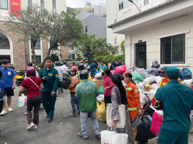 Triệu tấm lòng người dân TP Hồ Chí Minh hướng về đồng bào vùng lũ -0