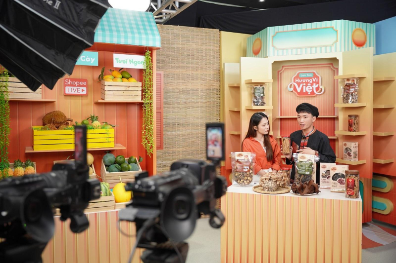 Shopee hỗ trợ doanh nghiệp Thái Nguyên xúc tiến tiêu thụ đặc sản qua livestream -0