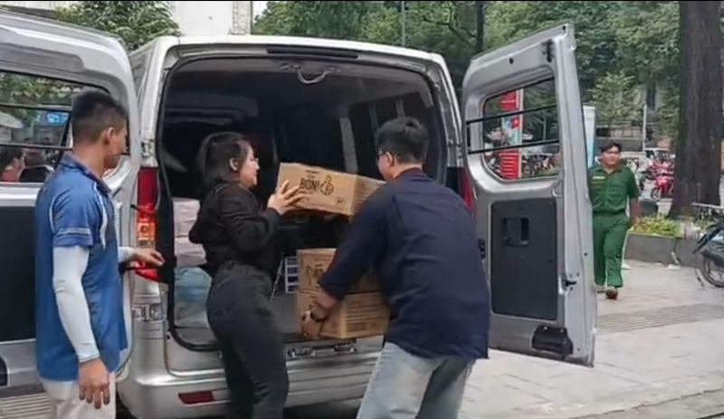 Hàng ngàn phần quà, góp yêu thương đến đồng bào miền Trung -2