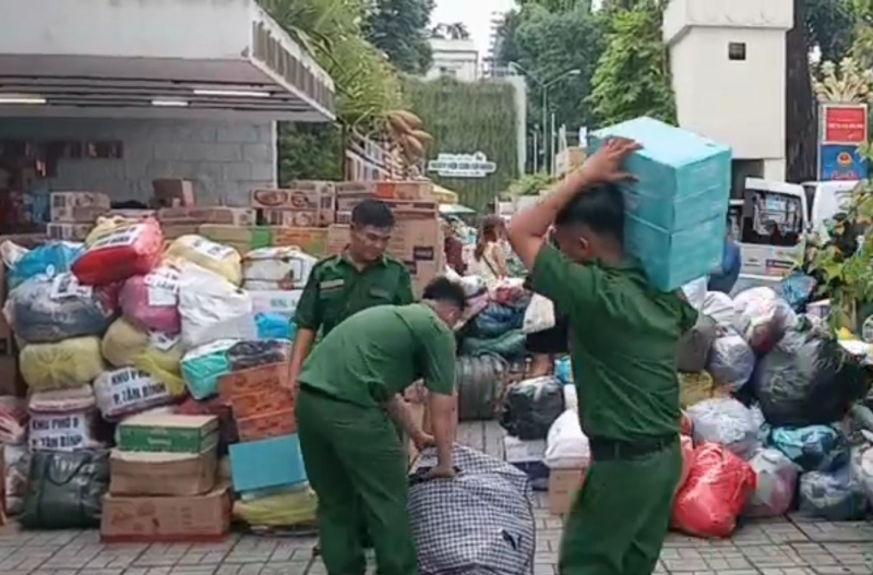 Hàng ngàn phần quà, góp yêu thương đến đồng bào miền Trung -3