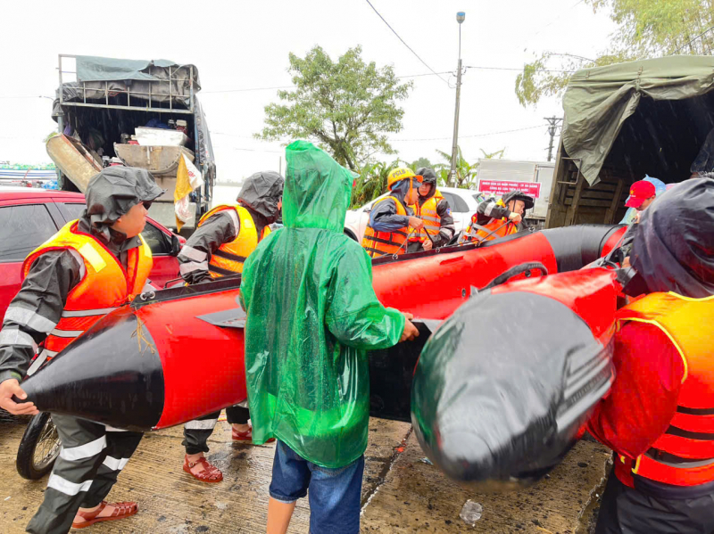 Trung đoàn CSCĐ Nam Trung Bộ hỗ trợ nhân dân các tỉnh Gia Lai, Đắk Lắk, Khánh Hòa phòng, chống lũ lụt -0