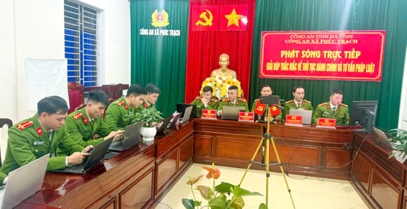 Công an xã Live stream giải đáp thủ tục hành chính cho người dân -0