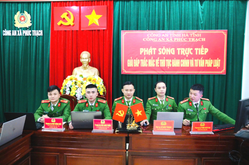 Công an xã Live stream giải đáp thủ tục hành chính cho người dân -0