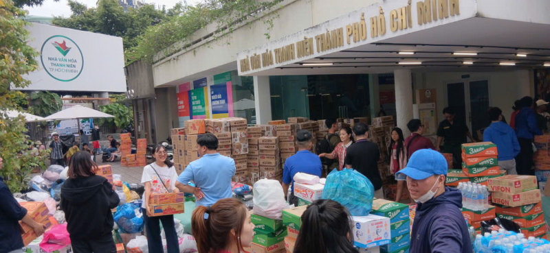 Hàng ngàn phần quà, góp yêu thương đến đồng bào miền Trung -4