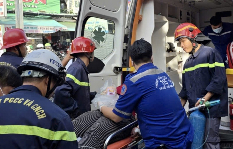 Cứu bé gái 16 tuổi bị máy xay thịt cuốn bàn tay vào bộ phận nghiền -0