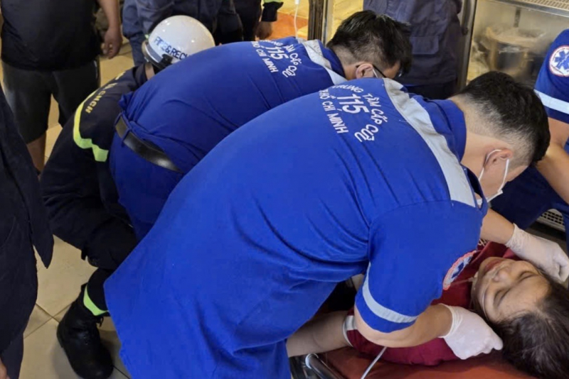 Cứu bé gái 16 tuổi bị máy xay thịt cuốn bàn tay vào bộ phận nghiền -0