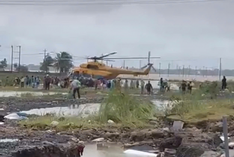 ក្រសួងការពារជាតិបានបញ្ជូនឧទ្ធម្ភាគចក្រចំនួនពីរគ្រឿង ដើម្បីផ្គត់ផ្គង់ស្បៀងអាហារដល់ប្រជាជនដែលនៅដាច់ពីគេ -0