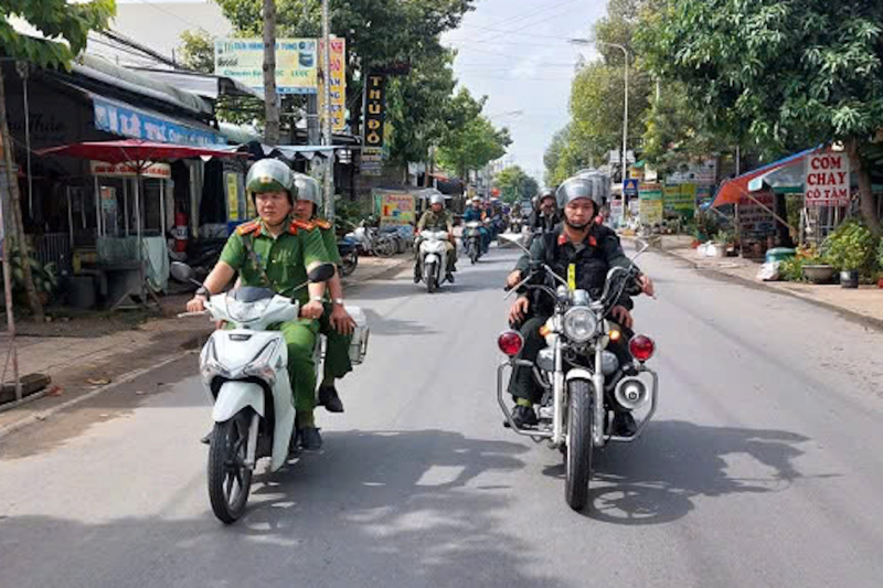 Đồng Tháp: Cảnh sát cơ động hành quân dã ngoại về xã biên giới -0