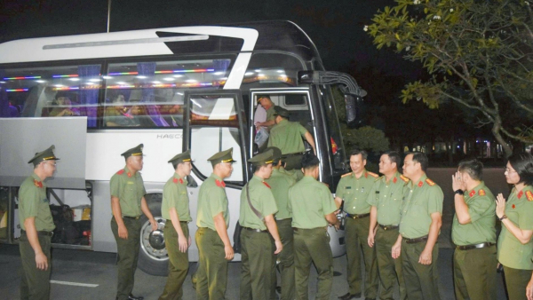 Các trường CAND phía Nam tiếp tục chi viện cán bộ, học viên hỗ trợ đồng bào vùng lũ -1