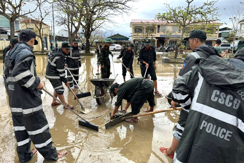 Lũ đi, tình người ở lại -0