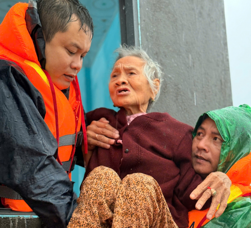 Mưa lũ ở Trung Bộ khiến 102 người chết và mất tích, 9.035 tỷ đồng thiệt hại -0