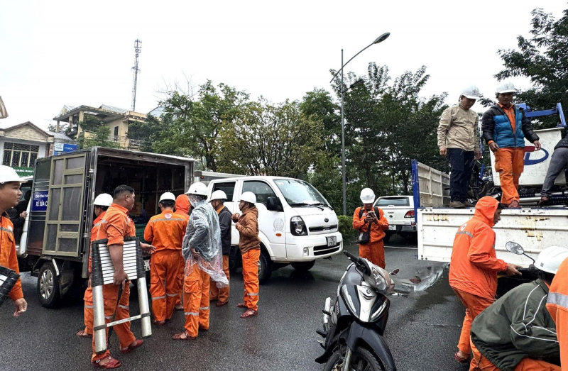 Vừa trải qua đợt lũ lịch sử, người dân TP Huế chung sức hỗ trợ bà con vùng lũ Nam Trung Bộ -0