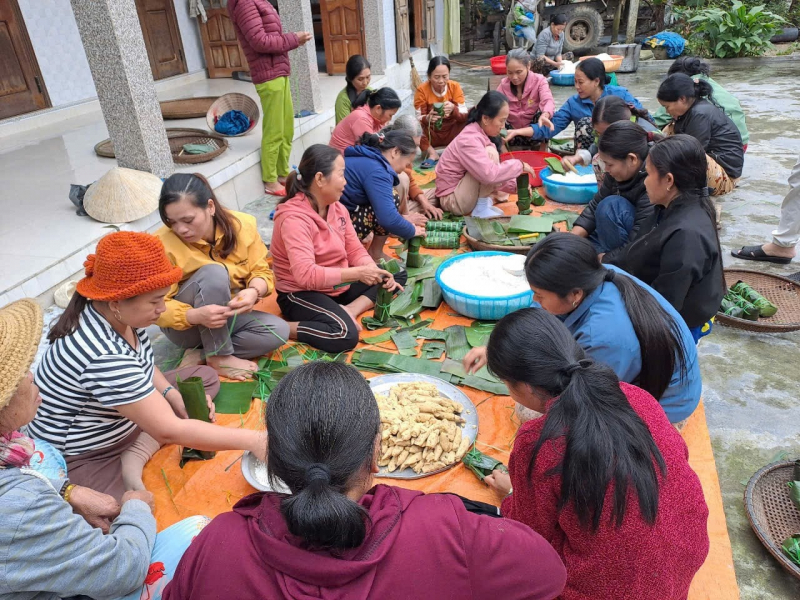 Vừa trải qua đợt lũ lịch sử, người dân TP Huế chung sức hỗ trợ bà con vùng lũ Nam Trung Bộ -0
