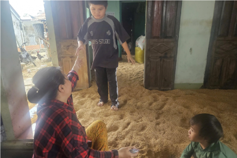 Tin đồn thất thiệt vỡ đập lúc lũ lên, dượng chèo tuyền đi đón 2 cháu khiến cả 3 bị tử vong -0