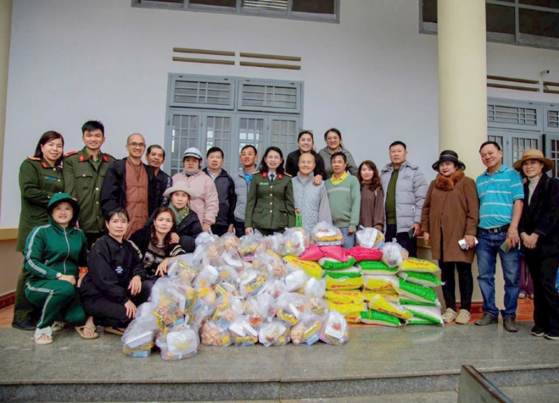 Tăng cường hỗ trợ, động viên bà con bị thiệt hại sau mưa lũ -0