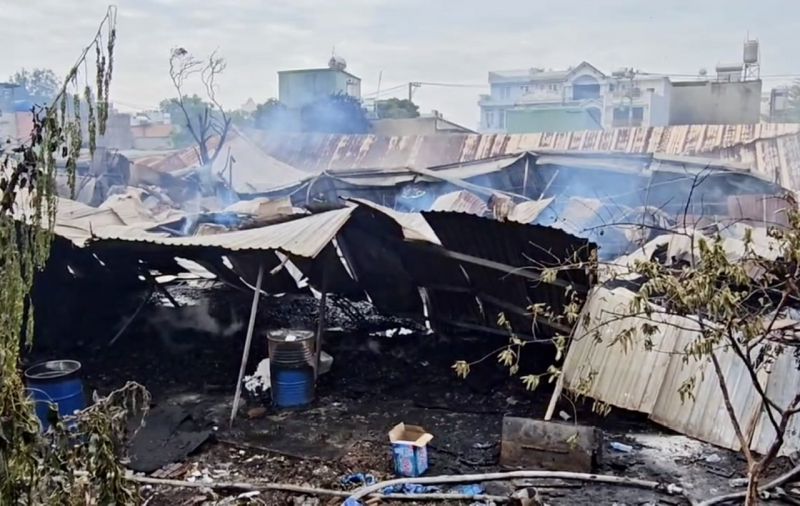 2 vụ cháy nhà xưởng lúc rạng sáng tại TP Hồ Chí Minh -1