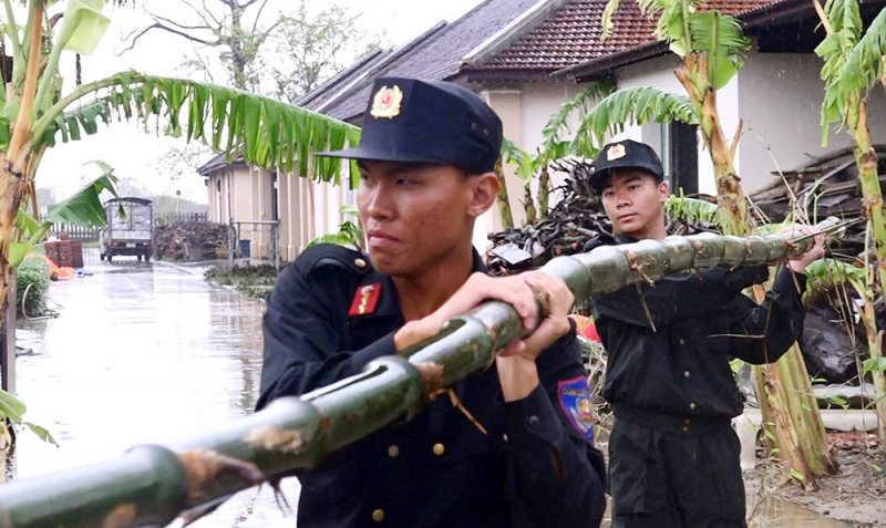 Tăng cường lực lượng hỗ trợ người dân khắc phục hậu quả do mưa lũ tại Gia Lai -0