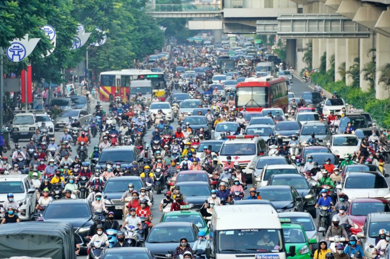 Hanói planeja proibir motocicletas a gasolina na Rodovia Circular 1 de acordo com horários específicos, limitando o impacto sobre as pessoas. -0