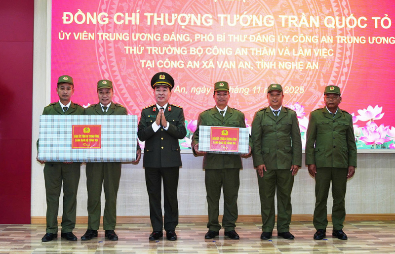 Thứ trưởng Trần Quốc Tỏ thăm, làm việc tại Công an xã Vạn An và Công an phường Trường Vinh -0