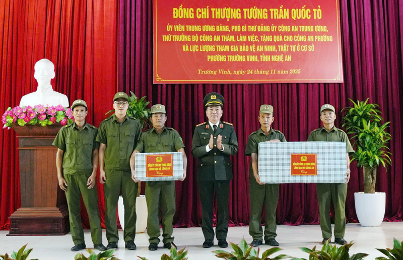 Thứ trưởng Trần Quốc Tỏ thăm, làm việc tại Công an xã Vạn An và Công an phường Trường Vinh -0