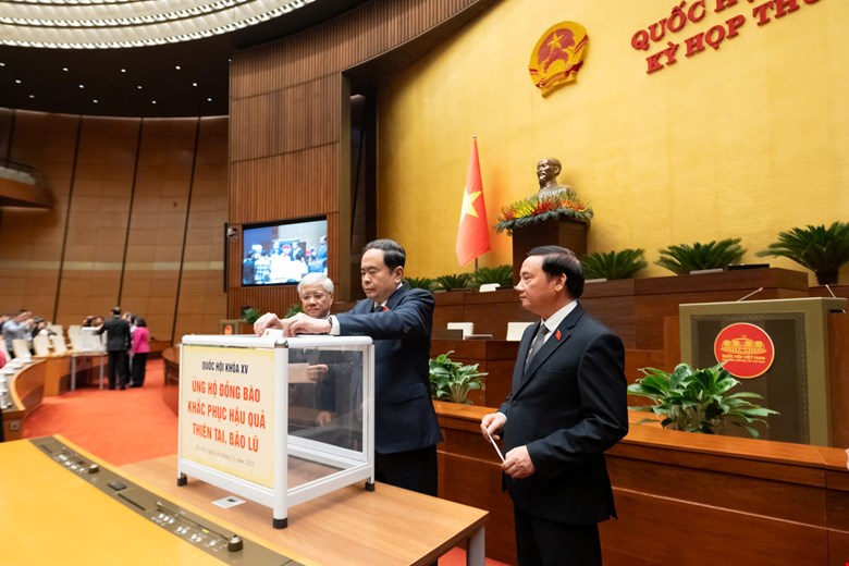 Quốc hội phát động ủng hộ nhân dân khắc phục hậu quả bão lũ -0