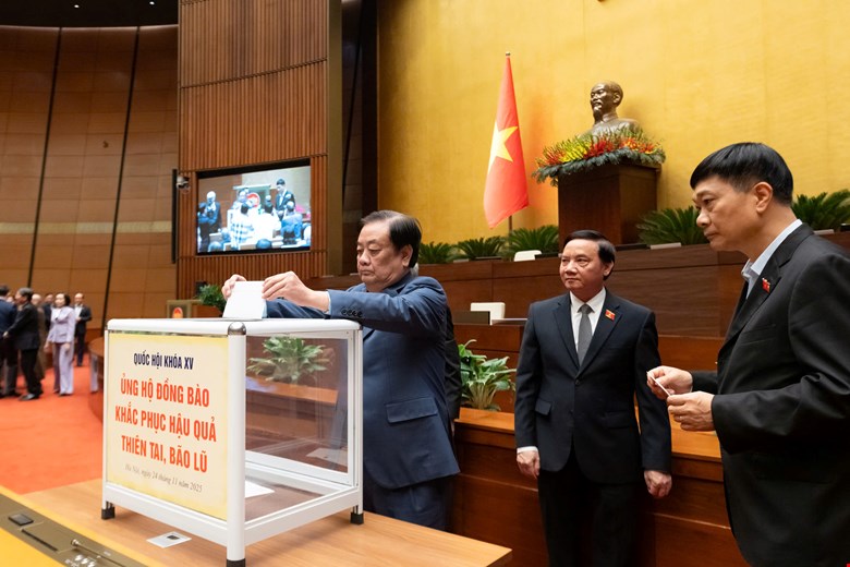 Quốc hội phát động ủng hộ nhân dân khắc phục hậu quả bão lũ -1