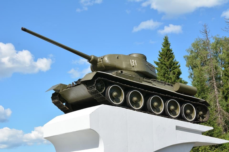 Mikhail Koshkin với chiếc T-34 huyền thoại -0