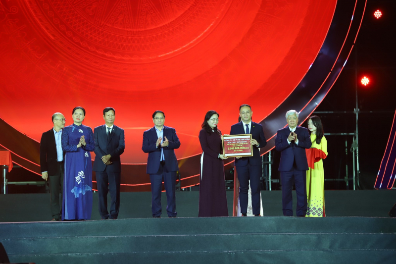 Phát huy tinh thần đại đoàn kết, hướng về đồng bào miền Trung -0