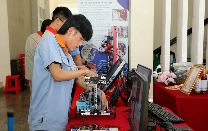 Vĩnh Long chuyển mình mạnh mẽ  từ “quản lý hành chính” sang “chính quyền số, kinh tế số” -0