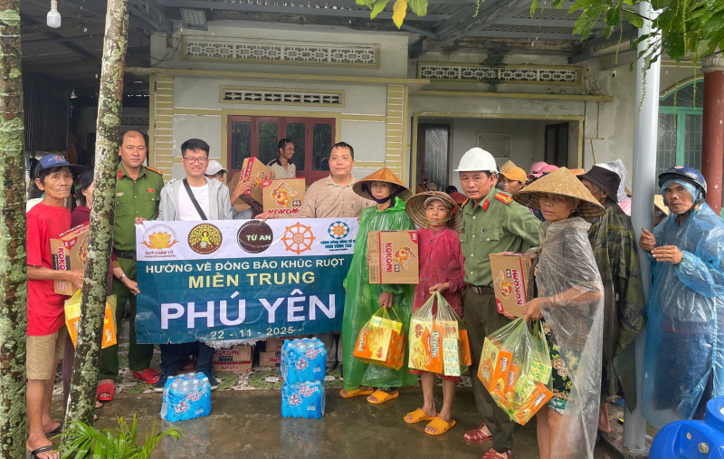 Lũ lụt đi qua, tình quân dân ở lại -0