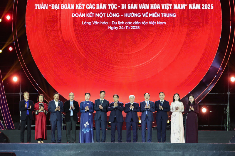 Phát huy tinh thần đại đoàn kết, hướng về đồng bào miền Trung -1