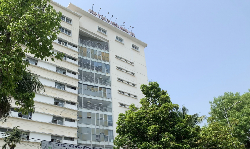 Người đàn ông nhảy từ tầng 7 Bệnh viện Đa khoa tỉnh Khánh Hoà -0