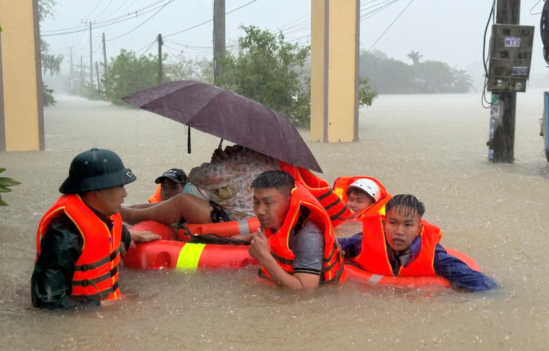 Tái diễn luận điệu xuyên tạc, bôi nhọ lực lượng Công an giúp dân trong lũ lụt -0