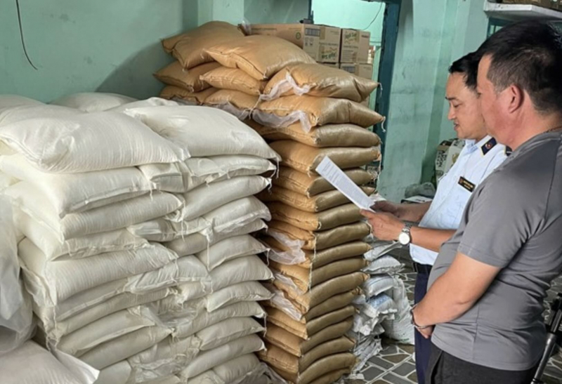 Phát hiện hàng tấn hàng hoá không rõ nguồn gốc, xuất xứ -0